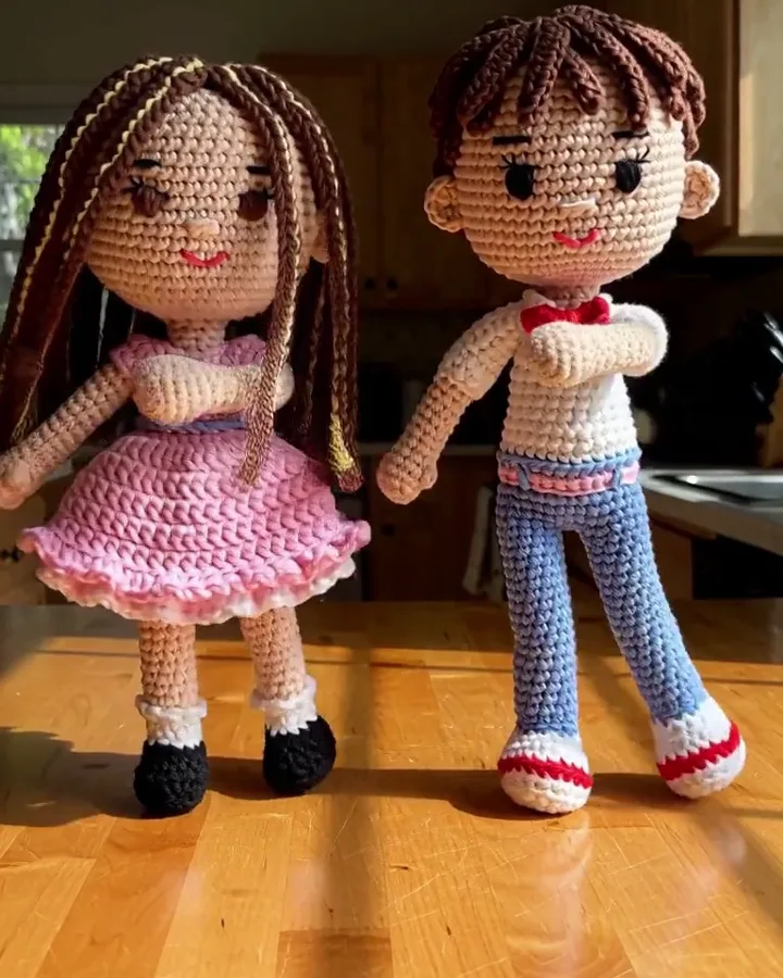 Dolls in sync